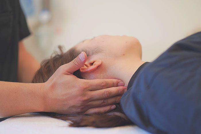 首コリ・首の痛みでお悩みの方は当院にお任せください